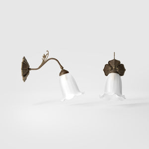 Floral brass wall lamp with frosted glass shade, romantic style by Ghidini 1849 - Finish: OAS Antique Brass