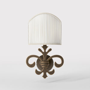 Baroque brass wall lamp with fleur-de-lis motif and decorative scrolls, ivory pleated shade, elegant classic style Made in Italy - Finish: OBM Bronze Satin Matt Brass