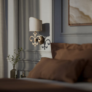 Baroque brass wall lamp with fleur-de-lis motif and decorative scrolls, ivory pleated shade, elegant classic style Made in Italy - Finish: OBM Bronze Satin Matt Brass