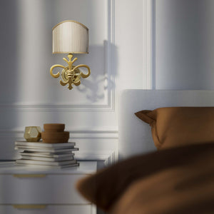 Baroque brass wall lamp with fleur-de-lis motif and decorative scrolls, ivory pleated shade, elegant classic style Made in Italy - Finish: OLV Polished Brass