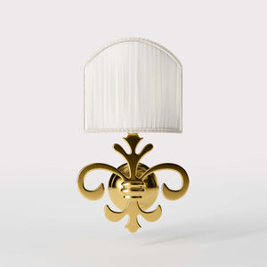 Baroque brass wall lamp with fleur-de-lis motif and decorative scrolls, ivory pleated shade, elegant classic style Made in Italy - Finish: ORO 24K Gold Plated