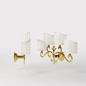 Classical four-light brass wall lamp with central fleur-de-lis and decorative scrolls, white pleated shades, refined Italian design - Finish: ORO 24K Gold Plated