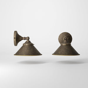 Brass wall-mounted light, vintage design with adjustable joint, elegant and functional interior lighting by Ghidini 1849 - Finish: OAS Antique Brass