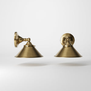 Brass wall-mounted light, vintage design with adjustable joint, elegant and functional interior lighting by Ghidini 1849 - Finish: OBS Bronze Satin Brass