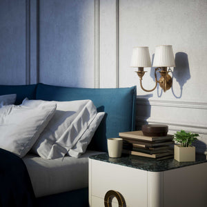 Classic wall lamp in brass with twin ivory white fabric lampshades, ideal for elegant interiors by Ghidini 1849 - Finish: OAS Antique Brass