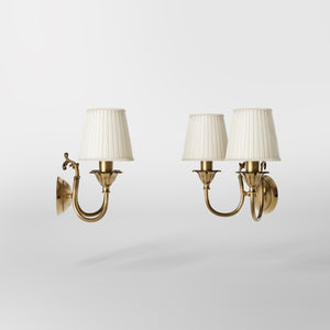 Classic wall lamp in brass with twin ivory white fabric lampshades, ideal for elegant interiors by Ghidini 1849 - Finish: OBS Bronze Satin Brass