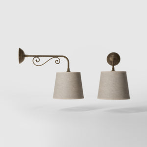 Classic brass wall lamp with scrollwork arm and linen-effect fabric shade European style Made in Italy design by Ghidini 1849 - Finish: OAS Antique Brass