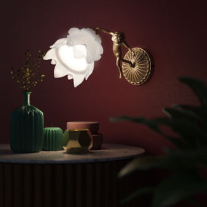 Brass wall light with sculpted cherub and floral frosted glass shade, ideal for classic interiors by Ghidini 1849 - Finish: OAS Antique Brass