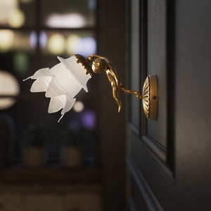 Brass wall light with sculpted cherub and floral frosted glass shade, ideal for classic interiors by Ghidini 1849 - Finish: OBS Bronze Satin Brass