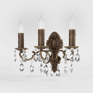 Baroque brass wall lamp with three lights and crystal pendants by Ghidini 1849 - Finish: OAS Antique Brass