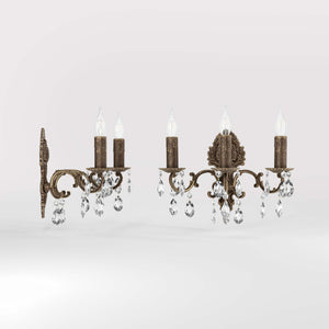 Baroque brass wall lamp with three lights and crystal pendants by Ghidini 1849 - Finish: OAS Antique Brass