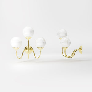 Brass wall lamp with three glossy white glass globes, elegant design, interior lighting by Ghidini 1849 - Finish: OLV Polished Brass