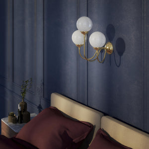 Brass wall lamp with three glossy white glass globes, elegant design, interior lighting by Ghidini 1849 - Finish: OLV Polished Brass