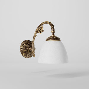 Classic brass wall lamp with a speckled white shade, vintage style for interiors by Ghidini 1849 - Finish: OAS Antique Brass