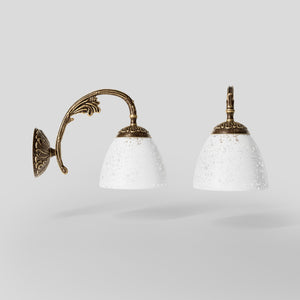 Classic brass wall lamp with a speckled white shade, vintage style for interiors by Ghidini 1849 - Finish: OAS Antique Brass