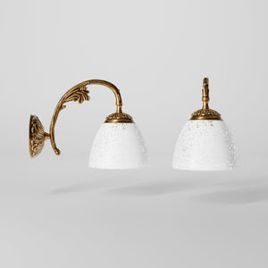 Classic brass wall lamp with a speckled white shade, vintage style for interiors by Ghidini 1849 - Finish: OBS Bronze Satin Brass