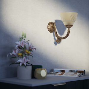 Art Nouveau brass wall lamp with floral decorated arm and frosted glass diffuser with geometric diamond pattern by Ghidini 1849 - Finish: OAS Antique Brass