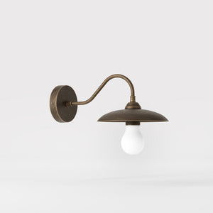 Vintage brass wall lamp with curved arm, ideal for sophisticated interiors by Ghidini 1849 - Finish: OBM Bronze Satin Matt Brass