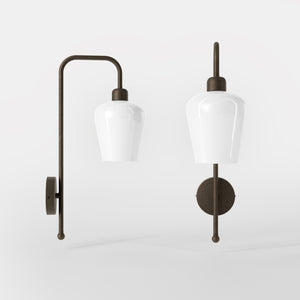 Vintage brass and white glass wall lamp, elegant lighting for refined interiors by Ghidini 1849 - Finish: OBM Bronze Satin Matt Brass