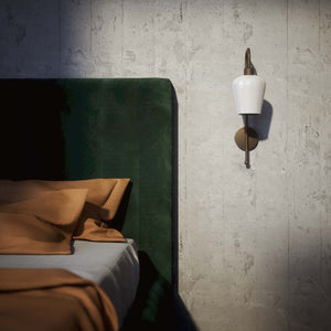 Vintage brass and white glass wall lamp, elegant lighting for refined interiors by Ghidini 1849 - Finish: OBM Bronze Satin Matt Brass