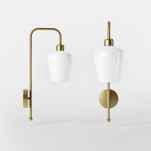 Vintage brass and white glass wall lamp, elegant lighting for refined interiors by Ghidini 1849 - Finish: OBV Bronze Satin Light Brass