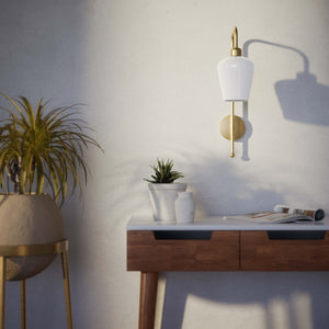 Vintage brass and white glass wall lamp, elegant lighting for refined interiors by Ghidini 1849 - Finish: OBV Bronze Satin Light Brass