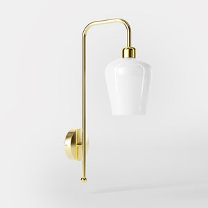 Vintage brass and white glass wall lamp, elegant lighting for refined interiors by Ghidini 1849 - Finish: OLV Polished Brass