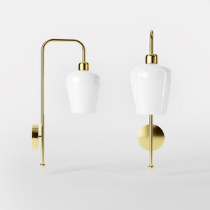 Vintage brass and white glass wall lamp, elegant lighting for refined interiors by Ghidini 1849 - Finish: OLV Polished Brass