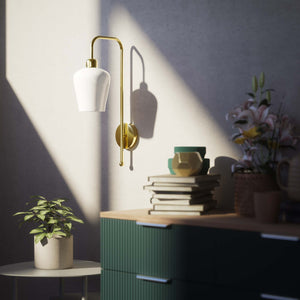 Vintage brass and white glass wall lamp, elegant lighting for refined interiors by Ghidini 1849 - Finish: OLV Polished Brass