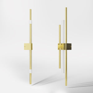 Contemporary brass wall light with parallel bars and minimalist design, ideal for modern interiors by Ghidini 1849 - Finish: OLV Polished Brass