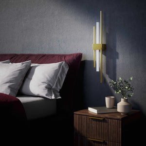 Contemporary brass wall light with parallel bars and minimalist design, ideal for modern interiors by Ghidini 1849 - Finish: OLV Polished Brass