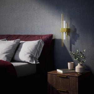 Wall lamp in brass with geometric design, clean and elegant lines, ideal for modern and sophisticated interiors by Ghidini 1849 - Finish: OLV Polished Brass