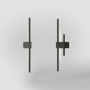 Wall lamp in brass with geometric design, clean and elegant lines, ideal for modern and sophisticated interiors by Ghidini 1849 - Finish: ONO Matt Black