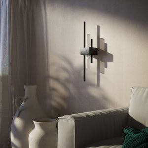 Wall lamp in brass with geometric design, clean and elegant lines, ideal for modern and sophisticated interiors by Ghidini 1849 - Finish: ONO Matt Black