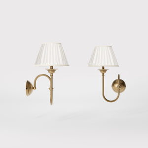 Classic brass wall lamp with curved arm and ivory pleated shade, design inspired by musical instruments Made in Italy by Ghidini 1849 - Finish: OBS Bronze Satin Brass