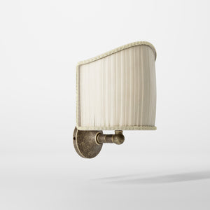 Classic wall lamp in brass with ivory fabric lampshade, elegant design, ideal for refined interiors by Ghidini 1849 - Finish: OAS Antique Brass