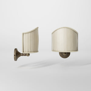 Classic wall lamp in brass with ivory fabric lampshade, elegant design, ideal for refined interiors by Ghidini 1849 - Finish: OAS Antique Brass