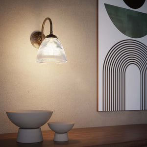 Wall lamp in brass with ribbed transparent glass shade, classic style, perfect for refined interiors by Ghidini 1849 - Finish: OAS Antique Brass