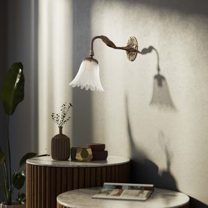 Brass wall lamp with curved arm and floral-shaped frosted glass shade by Ghidini 1849 - Finish: OAS Antique Brass