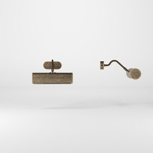 Brass picture light with 20cm shade, internal reflector, and adjustable joint. Perfect for enhancing artwork and interiors by Ghidini 1849 - Finish: OAS Antique Brass