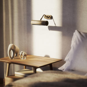 Brass picture light with 20cm shade, internal reflector, and adjustable joint. Perfect for enhancing artwork and interiors by Ghidini 1849 - Finish: OAS Antique Brass