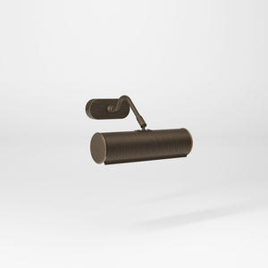 Brass picture light with 20cm shade, internal reflector, and adjustable joint. Perfect for enhancing artwork and interiors by Ghidini 1849 - Finish: OBM Bronze Satin Matt Brass