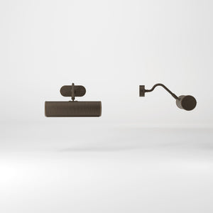 Brass picture light with 20cm shade, internal reflector, and adjustable joint. Perfect for enhancing artwork and interiors by Ghidini 1849 - Finish: OBM Bronze Satin Matt Brass