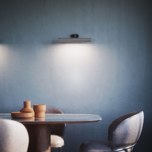 Brass picture light with reflector, adjustable arm, and minimalist design. Perfect for illuminating artwork in elegant interiors by Ghidini 1849 - Finish: OCR Chrome Plated