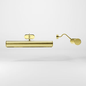 Brass picture light with reflector, adjustable arm, and minimalist design. Perfect for illuminating artwork in elegant interiors by Ghidini 1849 - Finish: OLV Polished Brass
