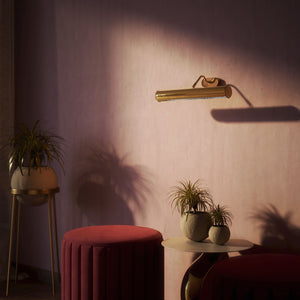 Brass picture light with reflector, adjustable arm, and minimalist design. Perfect for illuminating artwork in elegant interiors by Ghidini 1849 - Finish: ORO 24K Gold Plated