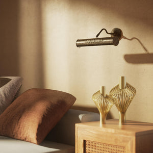 Classical brass picture wall lamp 30 cm with floral motif, decorative rosette and adjustable arm for artwork lighting by Ghidini 1849 - Finish: OAS Antique Brass