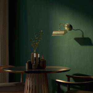 Baroque brass picture wall lamp with ornaments, decorative rosette and adjustable arm for artistic lighting by Ghidini 1849 - Finish: OLV Polished Brass