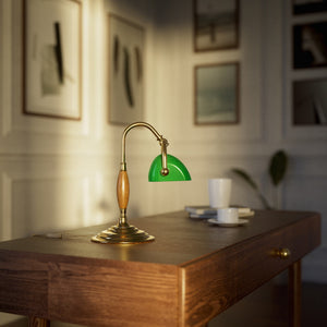 Petite brass and wood desk lamp with compact green shade and stepped concentric base in reduced format by Ghidini 1849 - Finish: OLV Polished Brass