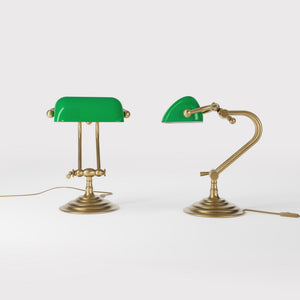 Mini banker's lamp with green glass shade and compact adjustable brass structure with dual joints and pull chain by Ghidini 1849 - Finish: OBS Bronze Satin Brass